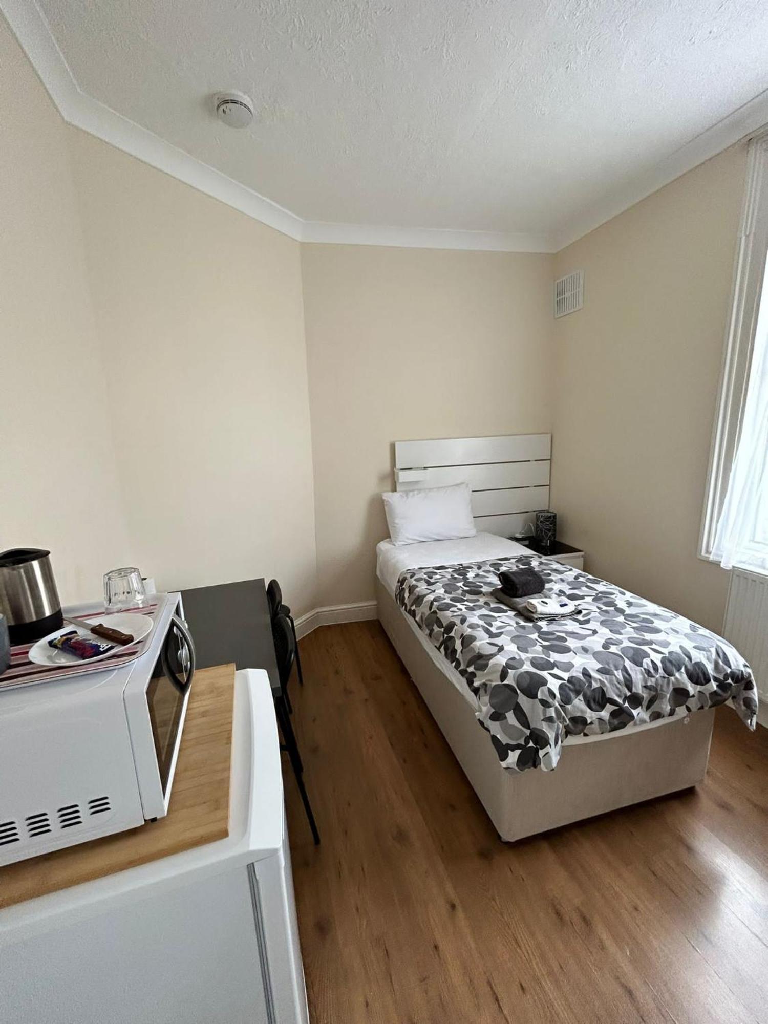 Willesden Lodge Guest House London Exterior photo